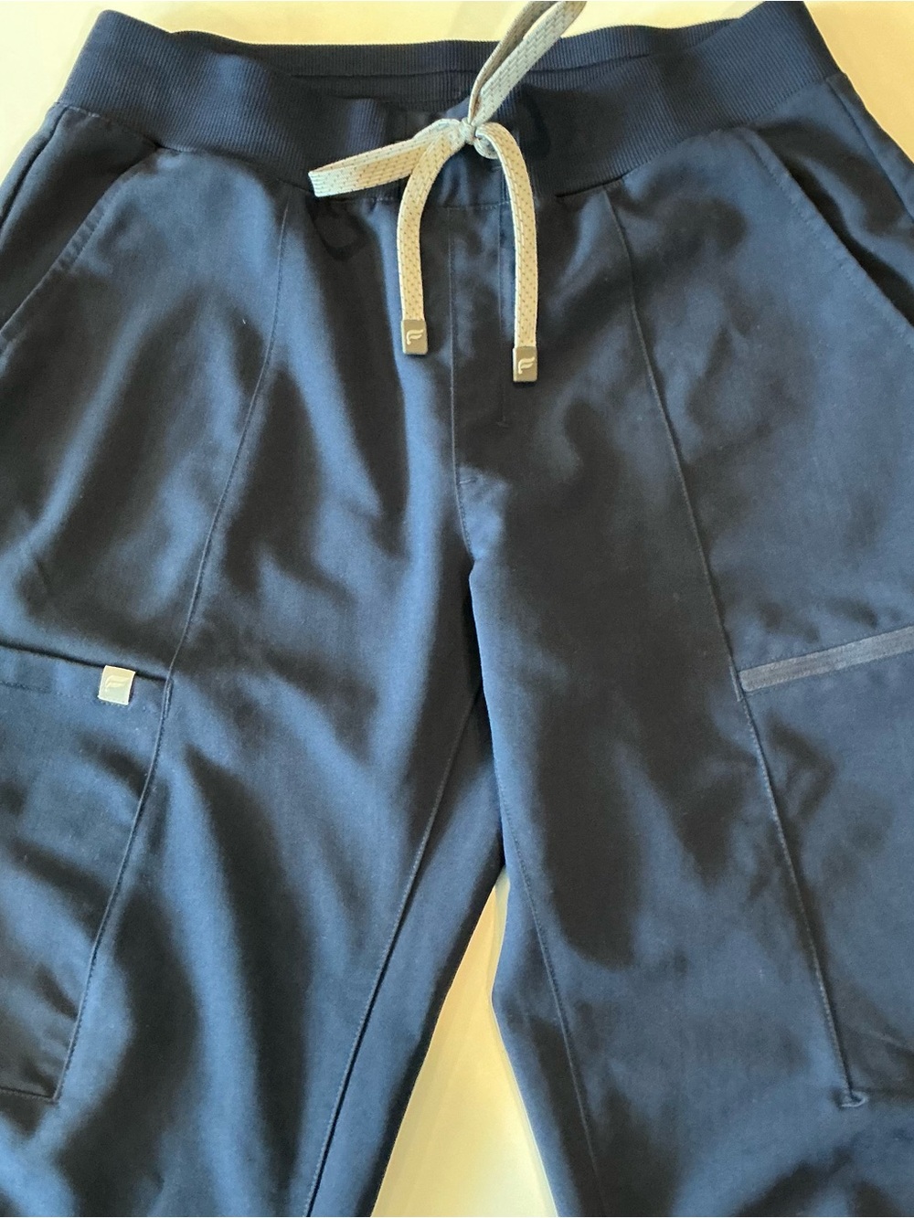 Fabletics Navy Jogger Scrub Pants Size M Short - Picture 2 of 7